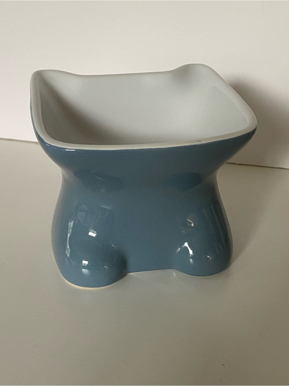 Whisker City Elevated Cat Bowl Ceramic Blue Gray EUC Kitty Face Shape 4” Tall.